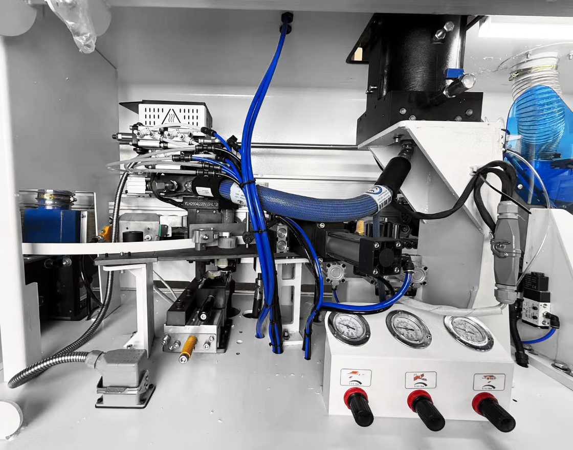 Автоматический кромкооблицовочный станок DM-400F EVA/PUR фото 4